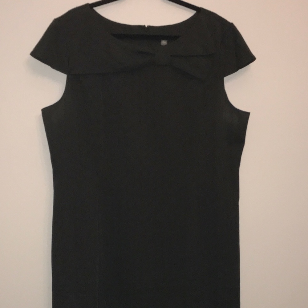 VOIR VOIR Black Dress with Bow and Cap Sleeves